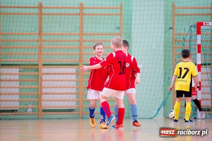 Zdjęcie w galerii na portalu naszraciborz.pl:  Zimowa Liga Halowa: III kolejka zmagań orlików za nami wiadomości z regionu