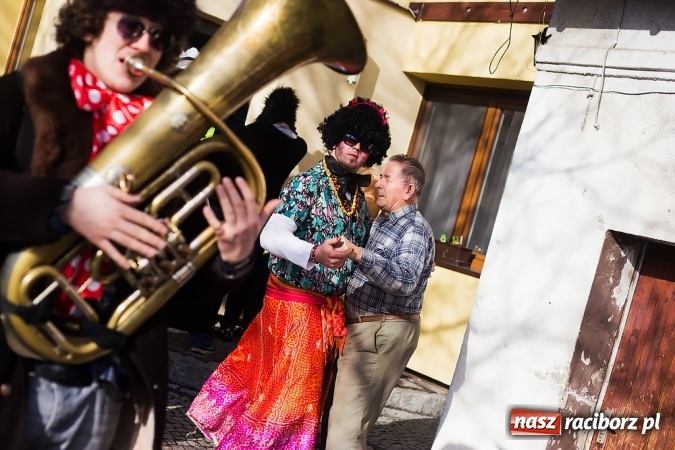 Zdjęcie w galerii na portalu naszraciborz.pl: Sławików. Bez tańczenia z niedźwiedziem szczęścia nie ma! wiadomości z regionu