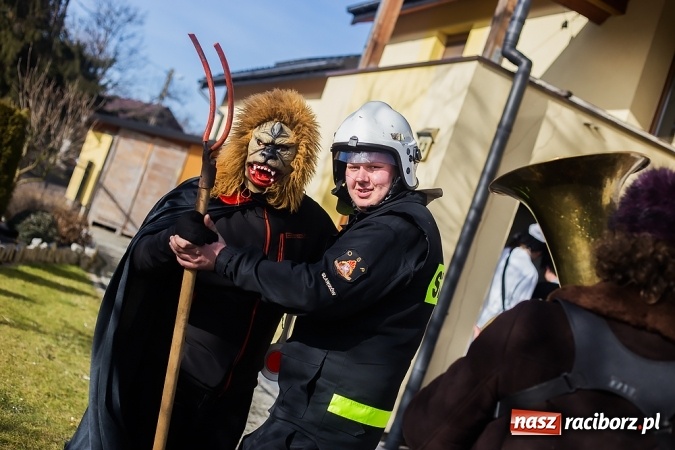 Zdjęcie w galerii na portalu naszraciborz.pl: Sławików. Bez tańczenia z niedźwiedziem szczęścia nie ma! wiadomości z regionu