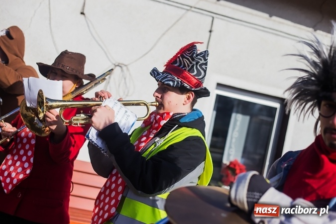 Zdjęcie w galerii na portalu naszraciborz.pl: Sławików. Bez tańczenia z niedźwiedziem szczęścia nie ma! wiadomości z regionu