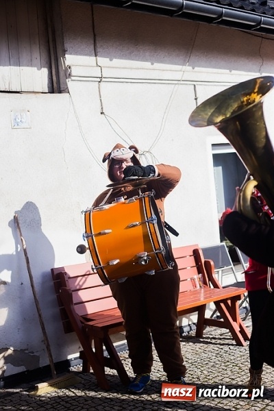 Zdjęcie w galerii na portalu naszraciborz.pl: Sławików. Bez tańczenia z niedźwiedziem szczęścia nie ma! wiadomości z regionu