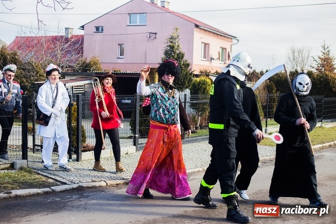 Zdjęcie w galerii na portalu naszraciborz.pl: Sławików. Bez tańczenia z niedźwiedziem szczęścia nie ma! wiadomości z regionu