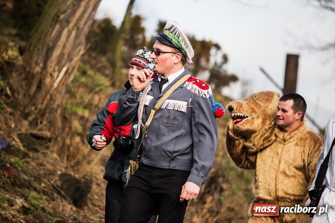 Zdjęcie w galerii na portalu naszraciborz.pl: Sławików. Bez tańczenia z niedźwiedziem szczęścia nie ma! wiadomości z regionu