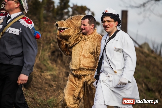 Zdjęcie w galerii na portalu naszraciborz.pl: Sławików. Bez tańczenia z niedźwiedziem szczęścia nie ma! wiadomości z regionu