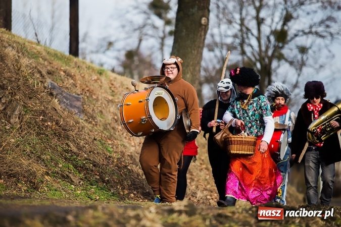 Zdjęcie w galerii na portalu naszraciborz.pl: Sławików. Bez tańczenia z niedźwiedziem szczęścia nie ma! wiadomości z regionu