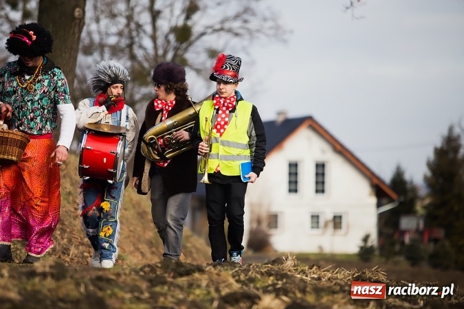 Zdjęcie w galerii na portalu naszraciborz.pl: Sławików. Bez tańczenia z niedźwiedziem szczęścia nie ma! wiadomości z regionu