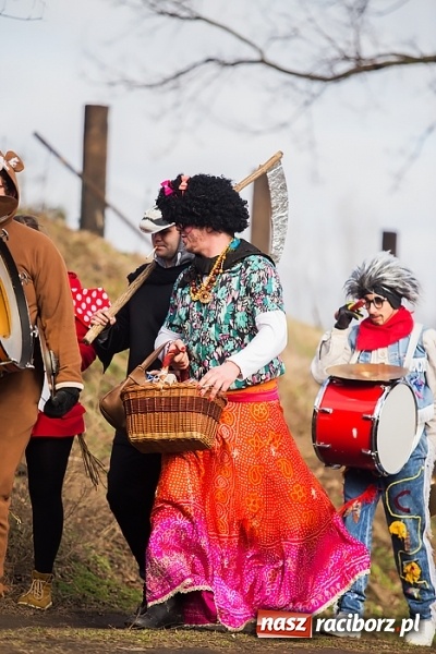 Zdjęcie w galerii na portalu naszraciborz.pl: Sławików. Bez tańczenia z niedźwiedziem szczęścia nie ma! wiadomości z regionu