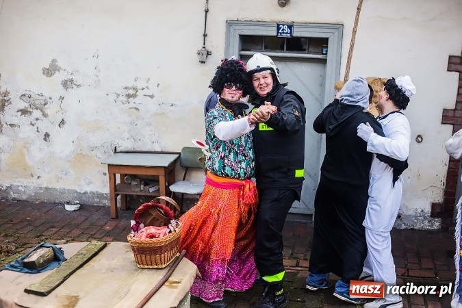 Zdjęcie w galerii na portalu naszraciborz.pl: Sławików. Bez tańczenia z niedźwiedziem szczęścia nie ma! wiadomości z regionu