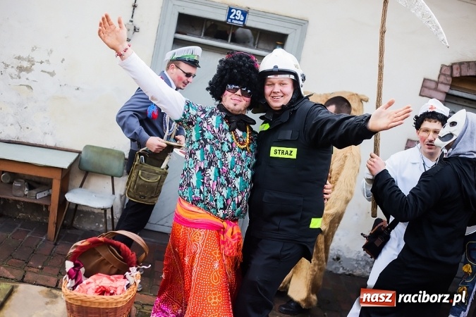 Zdjęcie w galerii na portalu naszraciborz.pl: Sławików. Bez tańczenia z niedźwiedziem szczęścia nie ma! wiadomości z regionu