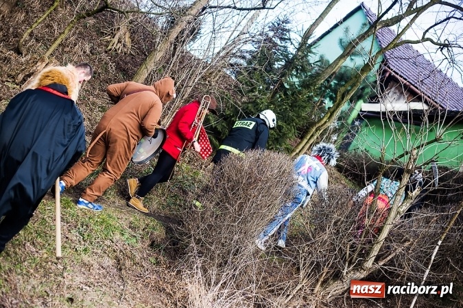 Zdjęcie w galerii na portalu naszraciborz.pl: Sławików. Bez tańczenia z niedźwiedziem szczęścia nie ma! wiadomości z regionu