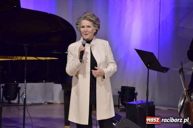 Zdjęcie w galerii na portalu naszraciborz.pl: WSPOMNIJ MNIE, czyli koncert Ireny Santor w Raciborzu wiadomości z regionu