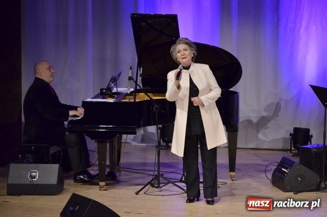 Zdjęcie w galerii na portalu naszraciborz.pl: WSPOMNIJ MNIE, czyli koncert Ireny Santor w Raciborzu wiadomości z regionu