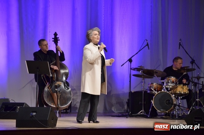 Zdjęcie w galerii na portalu naszraciborz.pl: WSPOMNIJ MNIE, czyli koncert Ireny Santor w Raciborzu wiadomości z regionu
