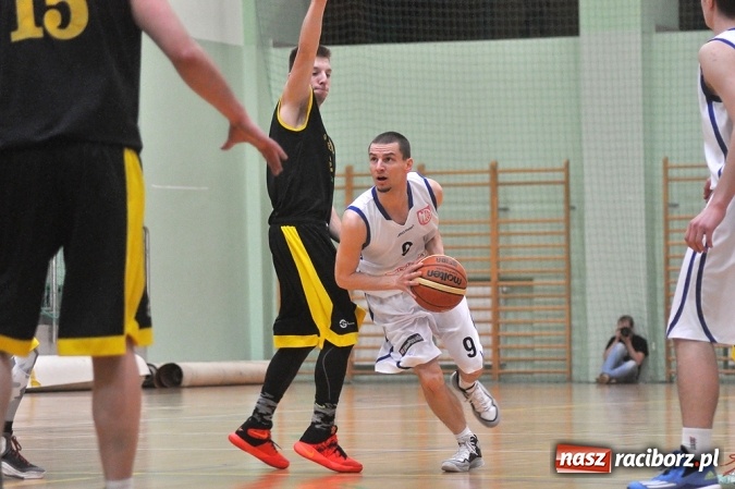 Zdjęcie w galerii na portalu naszraciborz.pl: KKS Tarnowskie Góry lepszy od Ofensywy wiadomości z regionu