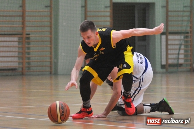 Zdjęcie w galerii na portalu naszraciborz.pl: KKS Tarnowskie Góry lepszy od Ofensywy wiadomości z regionu