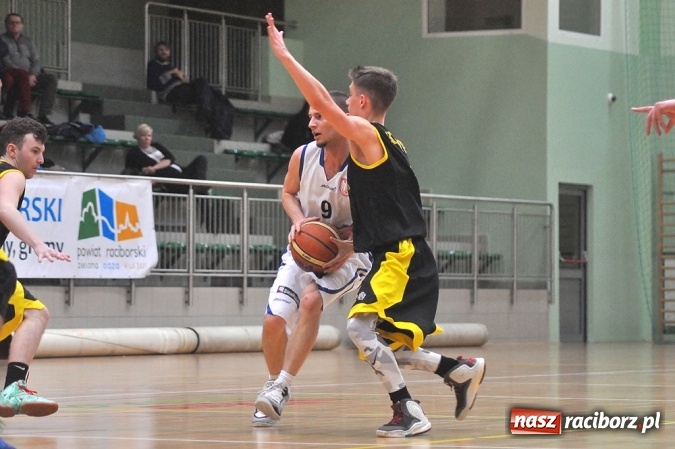 Zdjęcie w galerii na portalu naszraciborz.pl: KKS Tarnowskie Góry lepszy od Ofensywy wiadomości z regionu