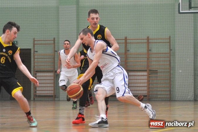 Zdjęcie w galerii na portalu naszraciborz.pl: KKS Tarnowskie Góry lepszy od Ofensywy wiadomości z regionu