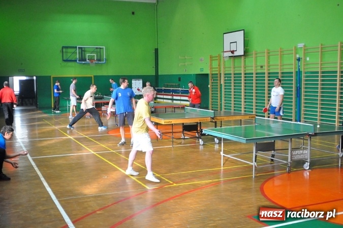 Zdjęcie w galerii na portalu naszraciborz.pl: Miłośnicy tenisa stołowego rywalizowali w Sokole wiadomości z regionu