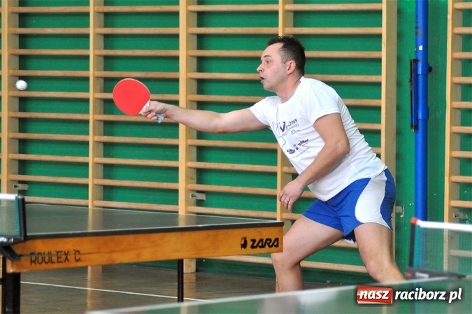 Zdjęcie w galerii na portalu naszraciborz.pl: Miłośnicy tenisa stołowego rywalizowali w Sokole wiadomości z regionu