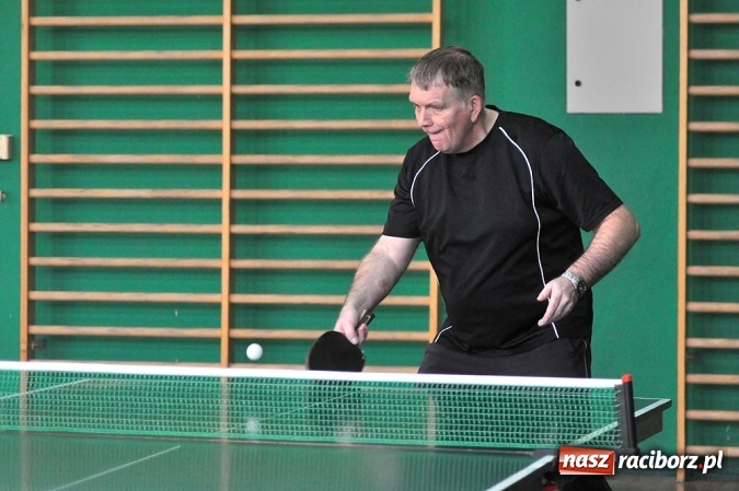 Zdjęcie w galerii na portalu naszraciborz.pl: Miłośnicy tenisa stołowego rywalizowali w Sokole wiadomości z regionu