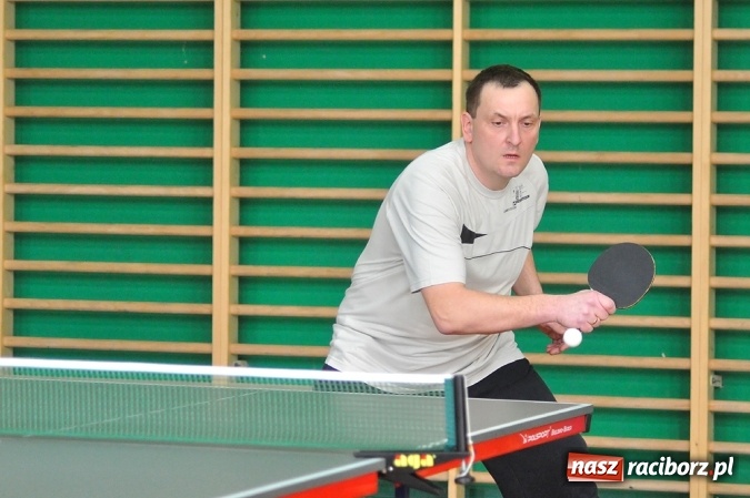 Zdjęcie w galerii na portalu naszraciborz.pl: Miłośnicy tenisa stołowego rywalizowali w Sokole wiadomości z regionu