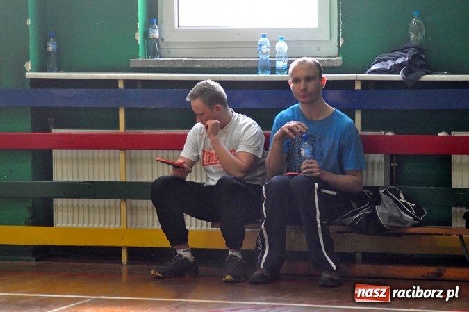 Zdjęcie w galerii na portalu naszraciborz.pl: Miłośnicy tenisa stołowego rywalizowali w Sokole wiadomości z regionu