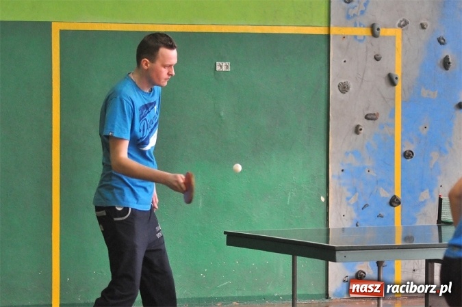 Zdjęcie w galerii na portalu naszraciborz.pl: Miłośnicy tenisa stołowego rywalizowali w Sokole wiadomości z regionu