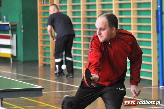 Zdjęcie w galerii na portalu naszraciborz.pl: Miłośnicy tenisa stołowego rywalizowali w Sokole wiadomości z regionu