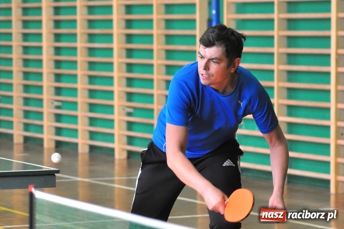 Zdjęcie w galerii na portalu naszraciborz.pl: Miłośnicy tenisa stołowego rywalizowali w Sokole wiadomości z regionu