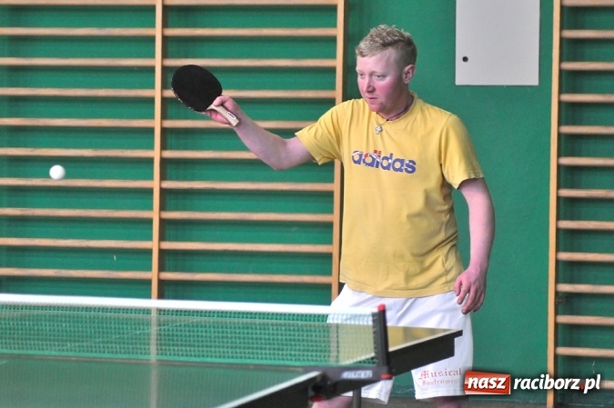 Zdjęcie w galerii na portalu naszraciborz.pl: Miłośnicy tenisa stołowego rywalizowali w Sokole wiadomości z regionu