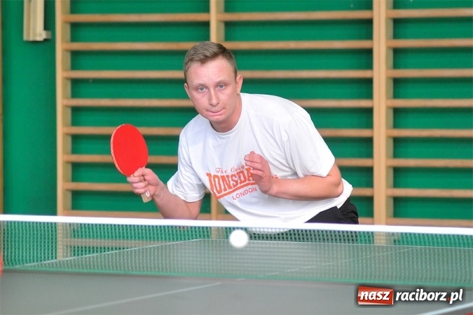 Zdjęcie w galerii na portalu naszraciborz.pl: Miłośnicy tenisa stołowego rywalizowali w Sokole wiadomości z regionu