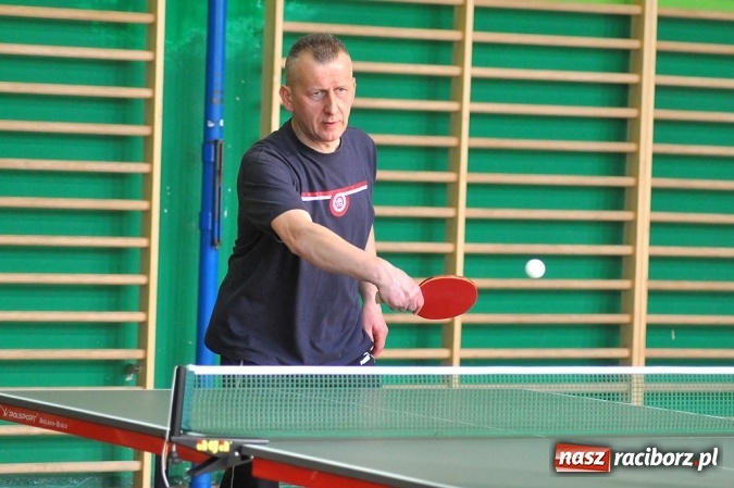 Zdjęcie w galerii na portalu naszraciborz.pl: Miłośnicy tenisa stołowego rywalizowali w Sokole wiadomości z regionu