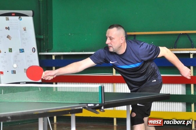 Zdjęcie w galerii na portalu naszraciborz.pl: Miłośnicy tenisa stołowego rywalizowali w Sokole wiadomości z regionu