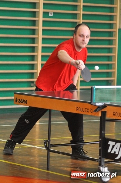 Zdjęcie w galerii na portalu naszraciborz.pl: Miłośnicy tenisa stołowego rywalizowali w Sokole wiadomości z regionu