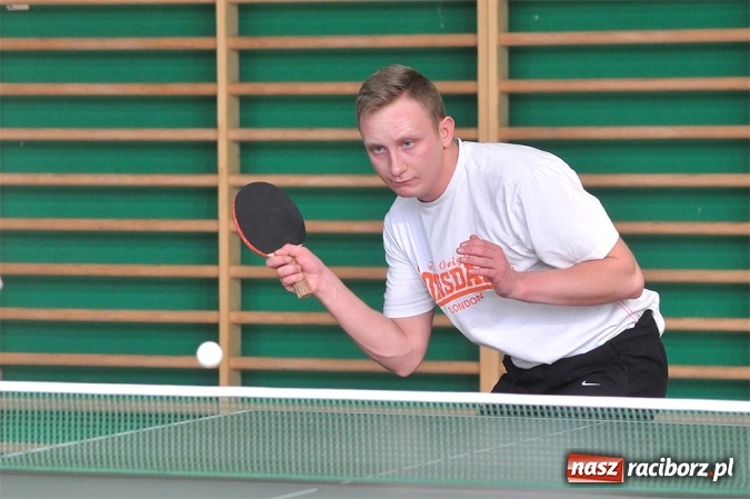 Zdjęcie w galerii na portalu naszraciborz.pl: Miłośnicy tenisa stołowego rywalizowali w Sokole wiadomości z regionu