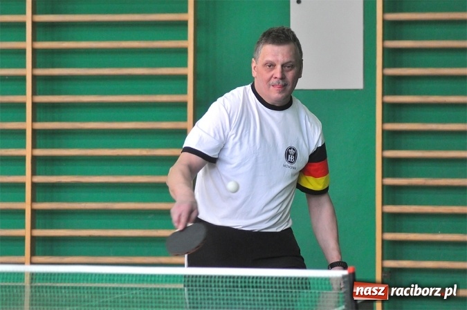 Zdjęcie w galerii na portalu naszraciborz.pl: Miłośnicy tenisa stołowego rywalizowali w Sokole wiadomości z regionu