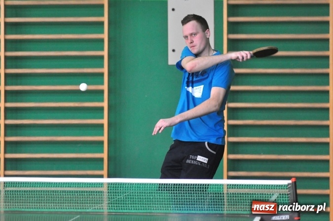 Zdjęcie w galerii na portalu naszraciborz.pl: Miłośnicy tenisa stołowego rywalizowali w Sokole wiadomości z regionu