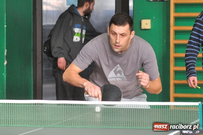 Zdjęcie w galerii na portalu naszraciborz.pl: Miłośnicy tenisa stołowego rywalizowali w Sokole wiadomości z regionu