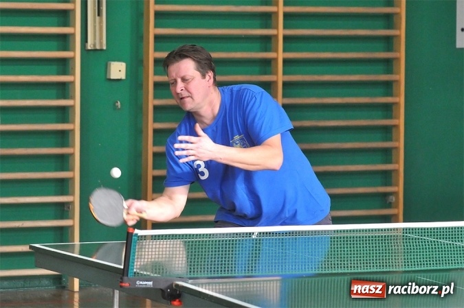 Zdjęcie w galerii na portalu naszraciborz.pl: Miłośnicy tenisa stołowego rywalizowali w Sokole wiadomości z regionu