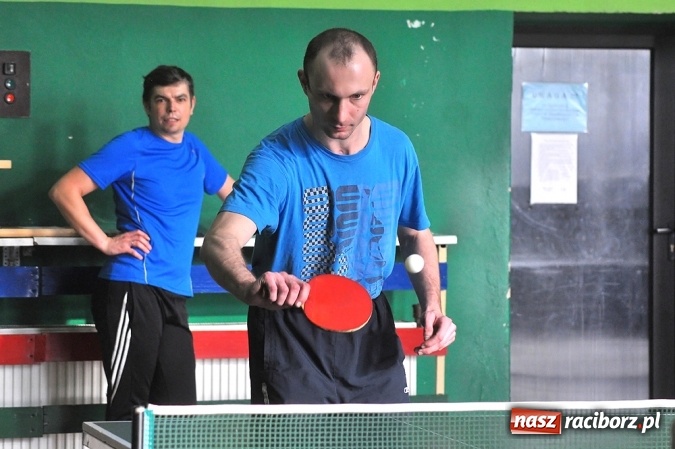 Zdjęcie w galerii na portalu naszraciborz.pl: Miłośnicy tenisa stołowego rywalizowali w Sokole wiadomości z regionu
