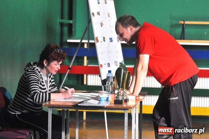 Zdjęcie w galerii na portalu naszraciborz.pl: Miłośnicy tenisa stołowego rywalizowali w Sokole wiadomości z regionu