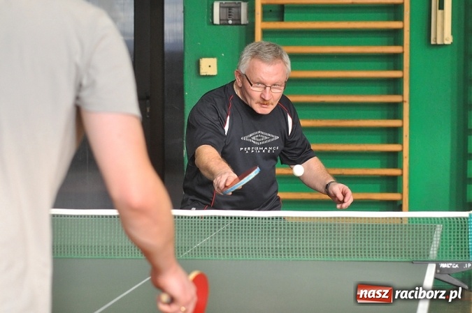 Zdjęcie w galerii na portalu naszraciborz.pl: Miłośnicy tenisa stołowego rywalizowali w Sokole wiadomości z regionu