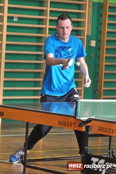 Zdjęcie w galerii na portalu naszraciborz.pl: Miłośnicy tenisa stołowego rywalizowali w Sokole wiadomości z regionu