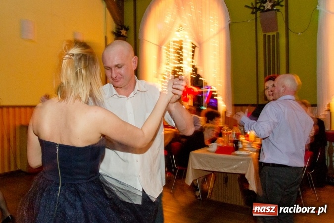 Zdjęcie w galerii na portalu naszraciborz.pl: Karnawałowo-walentynkowe ostatki w Borucinie wiadomości z regionu