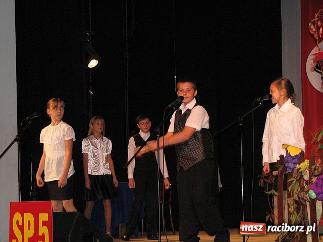 Zdjęcie w galerii na portalu naszraciborz.pl: Nauczyciele obchodzą swoje święto wiadomości z regionu