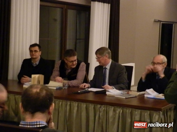 Zdjęcie w galerii na portalu naszraciborz.pl: Wiatr od wschodu - promocja w Krzyżanowicach wiadomości z regionu