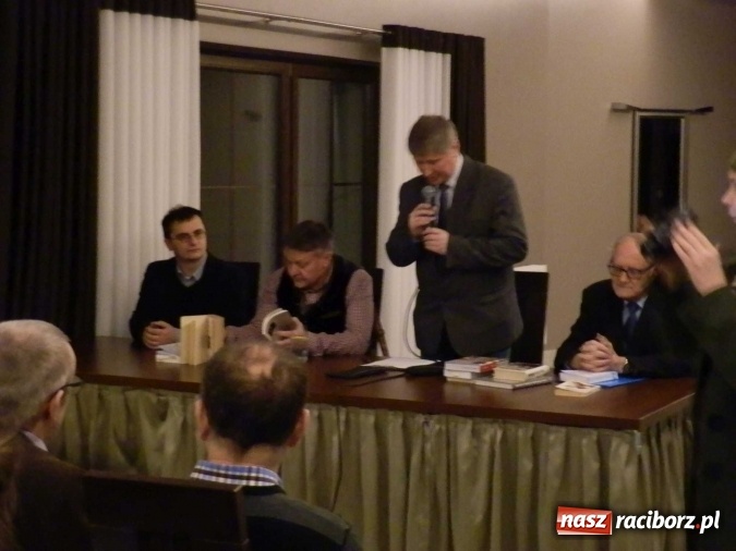 Zdjęcie w galerii na portalu naszraciborz.pl: Wiatr od wschodu - promocja w Krzyżanowicach wiadomości z regionu