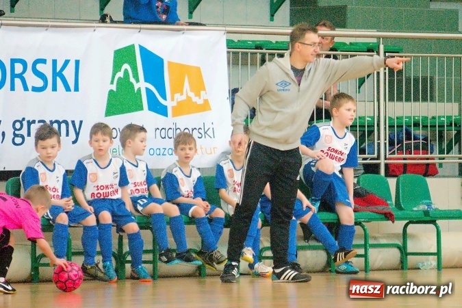 Zdjęcie w galerii na portalu naszraciborz.pl: Zimowa Liga Halowa: Emocjonujące starcia żaków w Arenie Rafako wiadomości z regionu