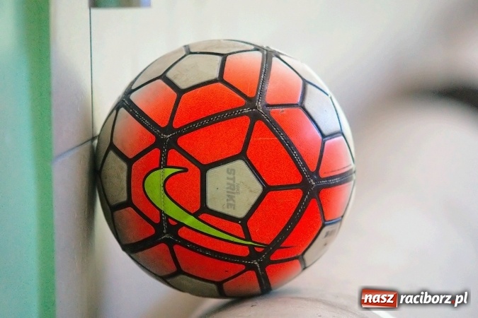 Zdjęcie w galerii na portalu naszraciborz.pl: Zimowa Liga Halowa: Emocjonujące starcia żaków w Arenie Rafako wiadomości z regionu