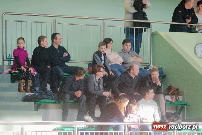 Zdjęcie w galerii na portalu naszraciborz.pl: Zimowa Liga Halowa: Emocjonujące starcia żaków w Arenie Rafako wiadomości z regionu